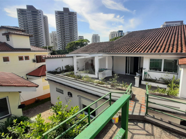 Casa à venda com 4 quartos, sendo 2 suítes,  em Jardim Prudência, São Paulo, SP