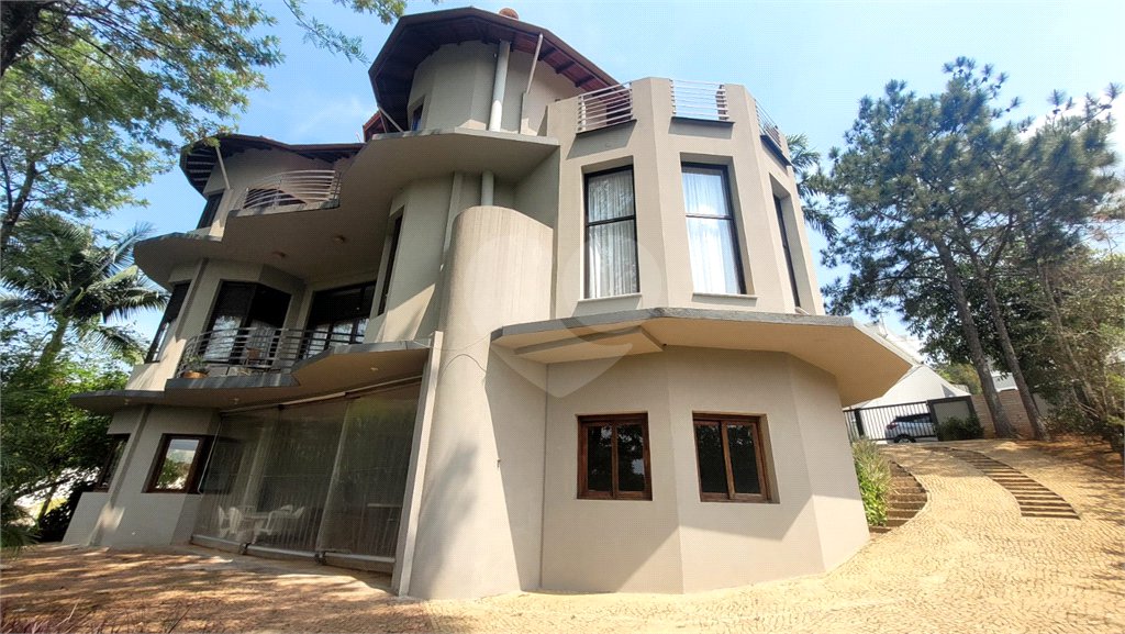 Casa à venda ou para alugar com 4 quartos, sendo 2 suítes, no condomínio Cantareira, Mairiporã - SP