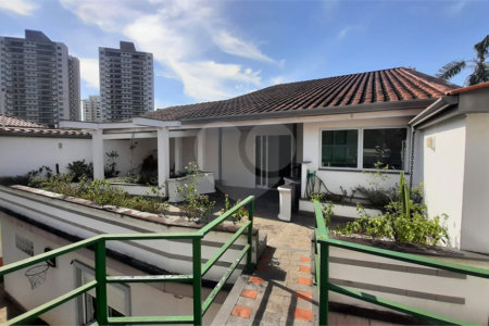 Casa à venda com 4 quartos, sendo 2 suítes, em Jardim Prudência, São Paulo, SP