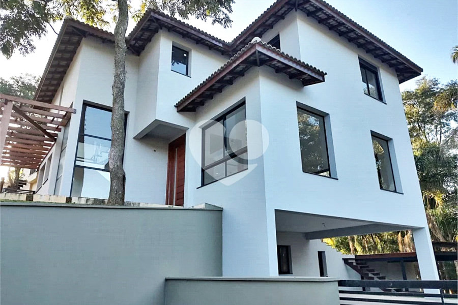 Casa à venda com 4 quartos, sendo 3 suítes, no condomínio Cantareira, Mairiporã - SP