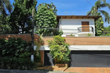 Casa à venda com 5 suítes em Jardim Leonor, São Paulo, SP