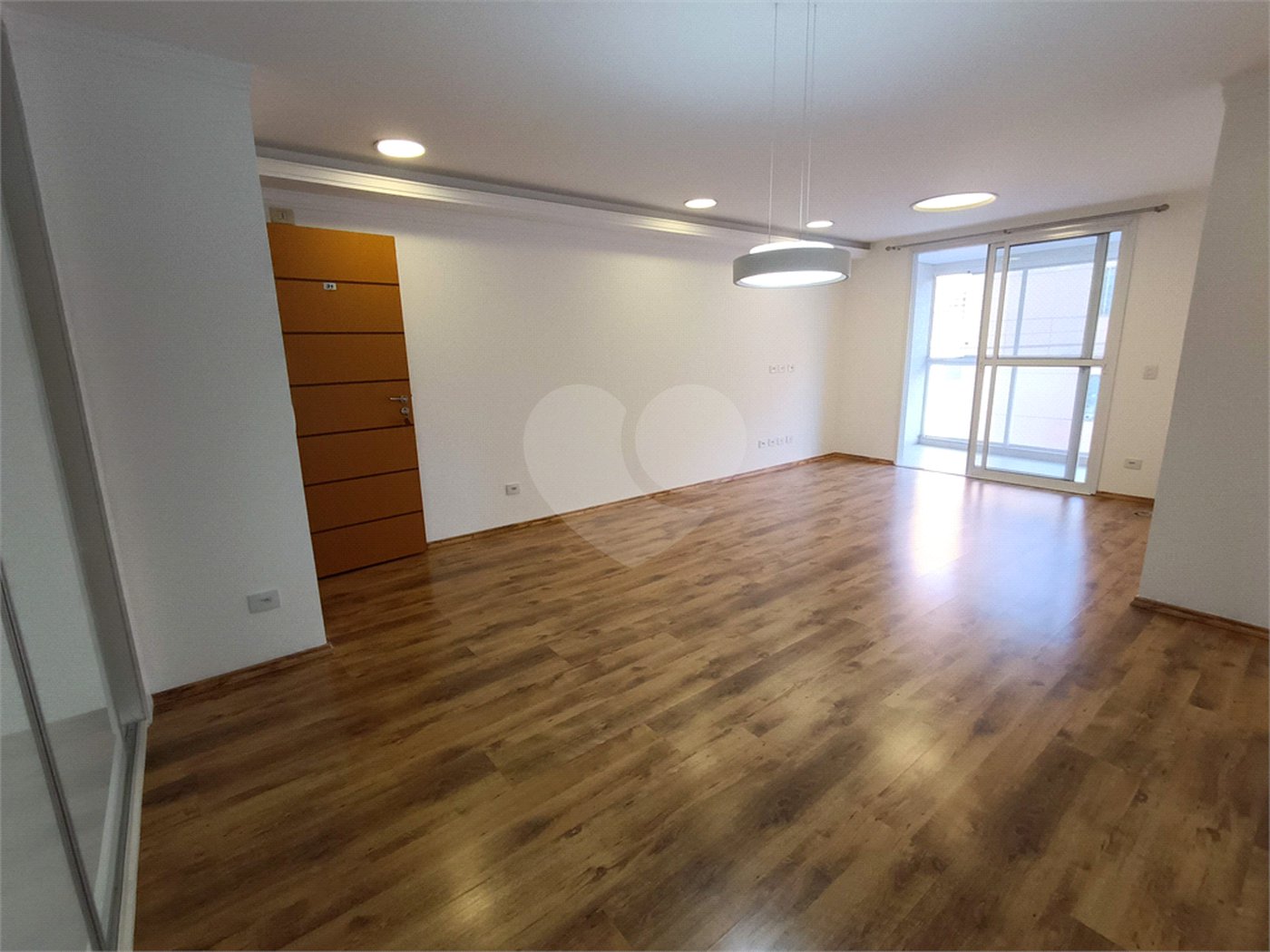 Apartamento à venda com 3 quartos, sendo 1 suíte, no Centro, São Roque, SP