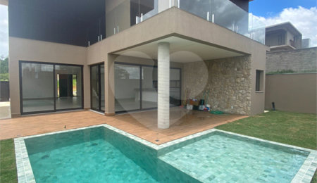 Casa à venda com 3 suítes no condomínio Villas do Golf, Itu - SP