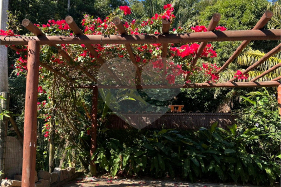 Casa à venda com 4 quartos, sendo 2 suítes,  em Barra Velha, Ilhabela, SP