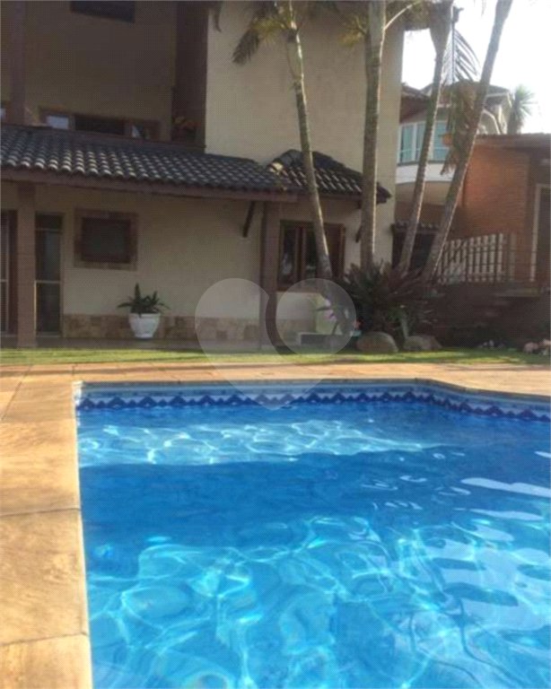 Sobrado à venda com 5 quartos, sendo 2 suítes, em Seerra da Cantareira, Mairiporã, SP