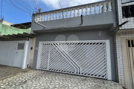 Sobrado à venda com 3 quartos, sendo 1 suíte, em Jardim Utinga, Santo André, SP