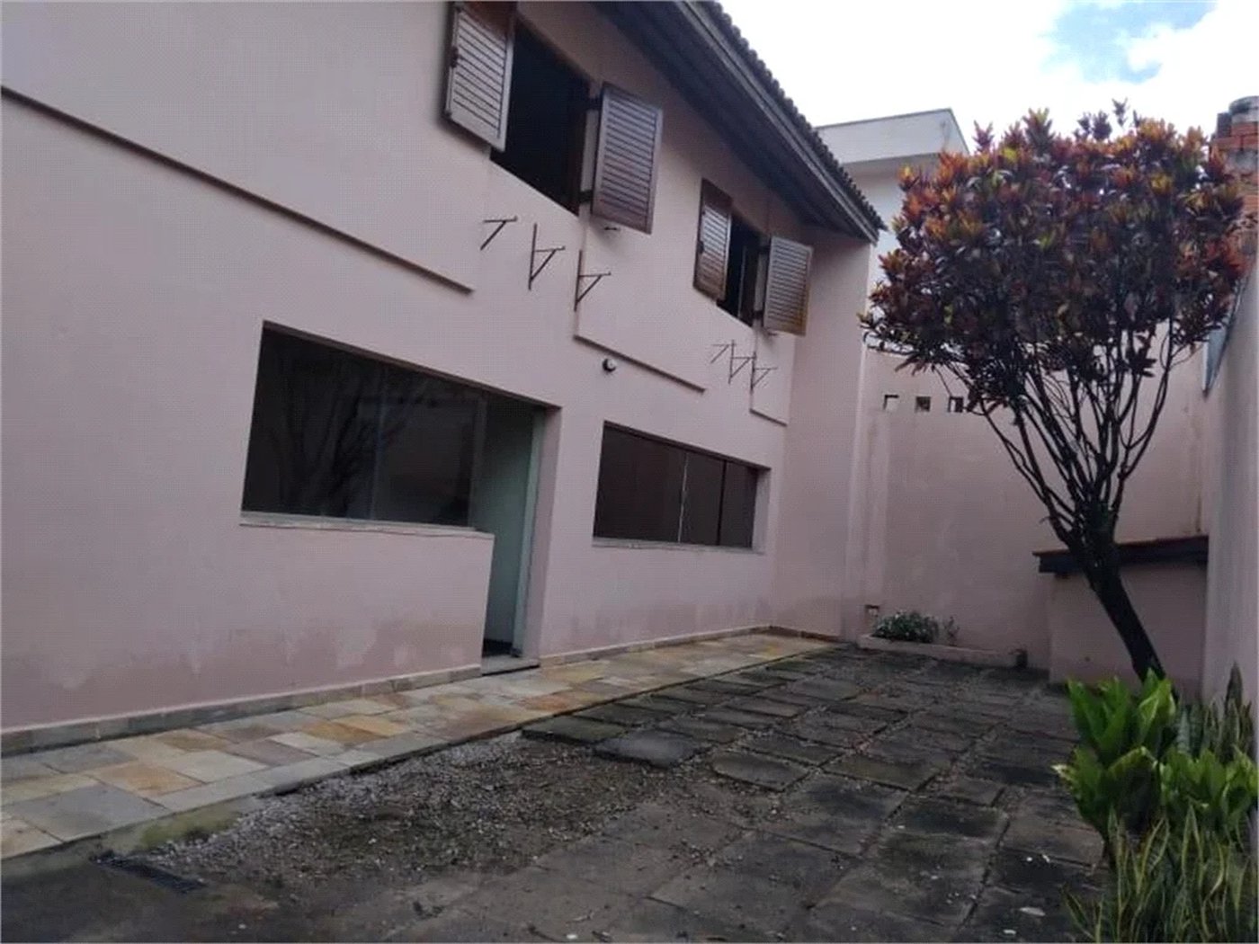 Sobrado à venda com 3 quartos, sendo 1 suíte, em Jardim Pinheiros, São Paulo, SP