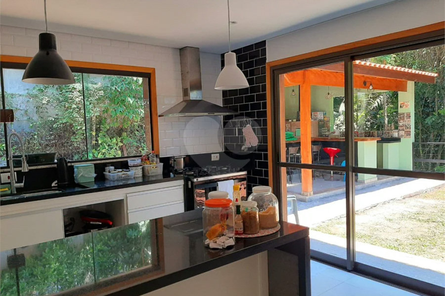 Casa à venda ou para alugar com 5 quartos, sendo 4 suítes, no condomínio Associação Reserva das Hortênsias, Mairiporã - SP