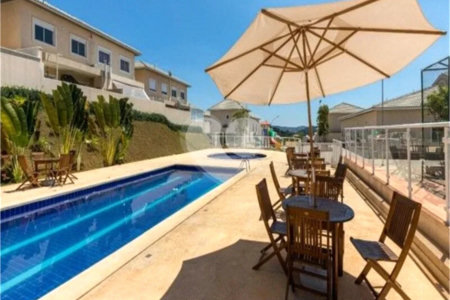Casa para alugar com 3 quartos, sendo 1 suíte,  no condomínio Bella Roma, São Roque - SP