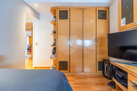 Apartamento à venda com 4 quartos, sendo 3 suítes,  em Perdizes, São Paulo, SP