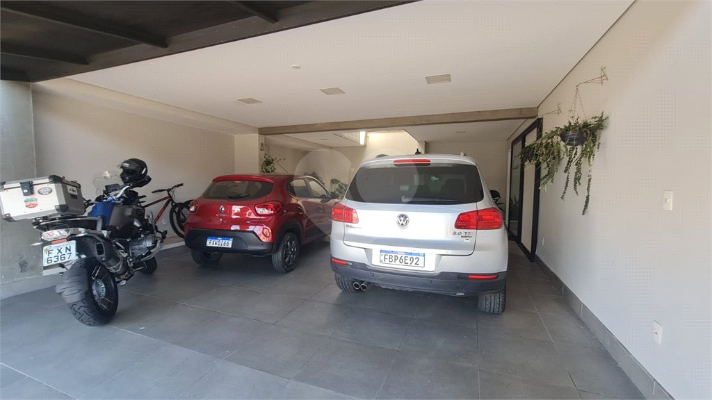 Casa à venda com 3 suítes em Vila Nastri, Itapetininga, SP
