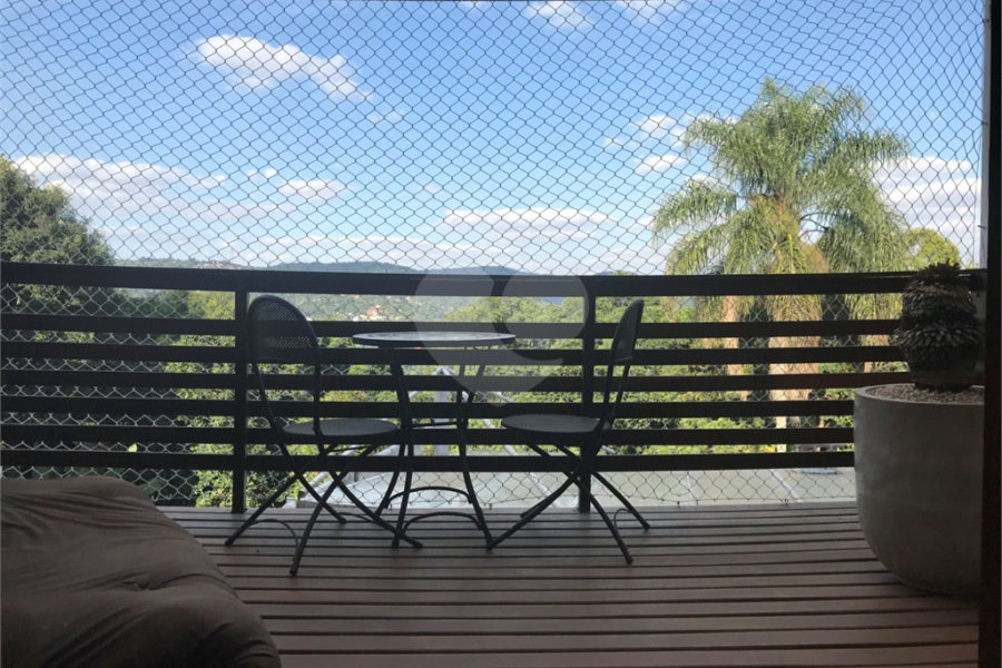 Casa à venda com 4 quartos, sendo 3 suítes, no condomínio Alpes da Cantareira, Mairiporã - SP