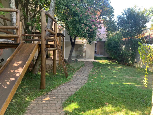 Casa à venda com 4 quartos, sendo 2 suítes,  em Brooklin, São Paulo, SP