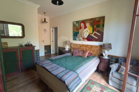 Casa à venda com 4 quartos, sendo 3 suítes, no condomínio Patrimônio do Carmo, São Roque - SP