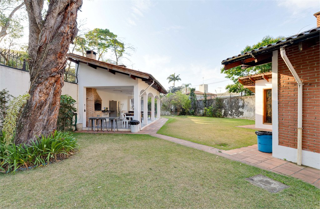 Casa Térrea à venda com 5 quartos, sendo 2 suítes, em Alto da Boa Vista, São Paulo, SP