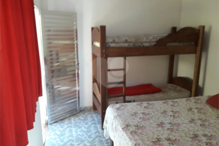Chácara à venda com 8 quartos, sendo 3 suítes, no Centro, Toledo, MG