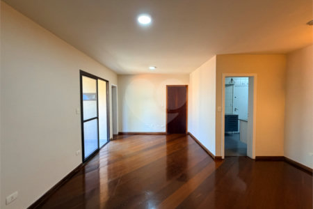 Apartamento à venda com 3 quartos, sendo 1 suíte, em Alto da Boa Vista, São Paulo, SP