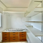 Casa em condomínio Impecável, 4 dorms / 2 suítes, varanda gourmet, piscina, 3 lareiras