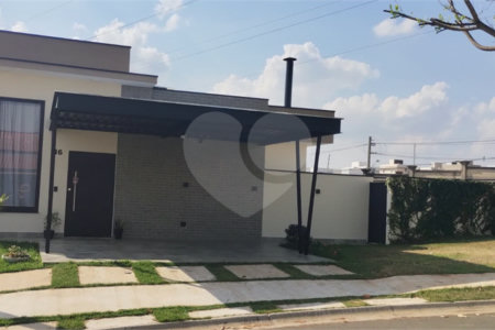 Casa à venda com 3 quartos, sendo 1 suíte, no condomínio Vila Paraty, Indaiatuba - SP