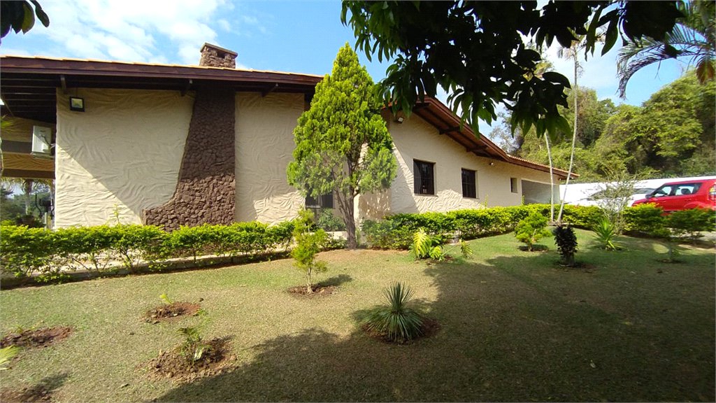 Chácara à venda com 6 quartos, sendo 4 suítes,  em Pinheirinho, Vinhedo, SP