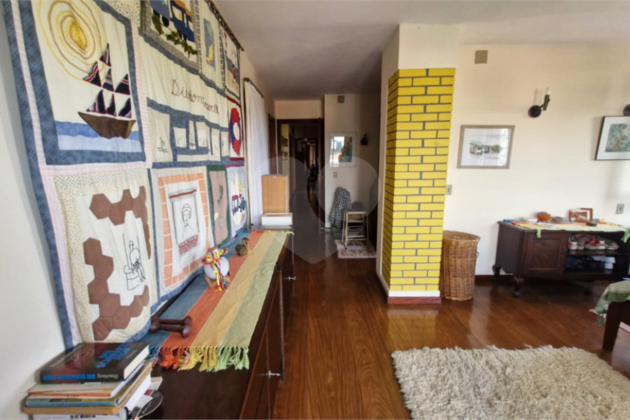Sobrado à venda com 4 quartos, sendo 1 suíte, em Tremembé, São Paulo, SP