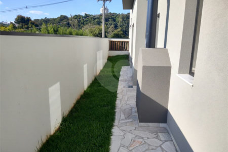 Casa à venda com 3 suítes no condomínio Santa Isabel I, Louveira - SP