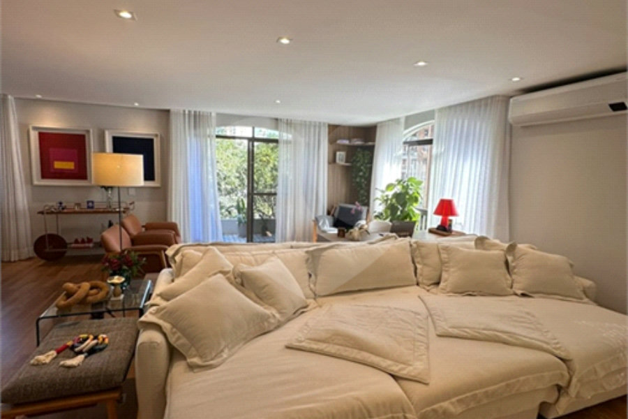Apartamento para alugar com 3 quartos, sendo 2 suítes, em Moema, São Paulo, SP