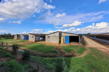 Chácara à venda com 3 quartos, sendo 1 suíte, em Cercadinho, Alambari, SP