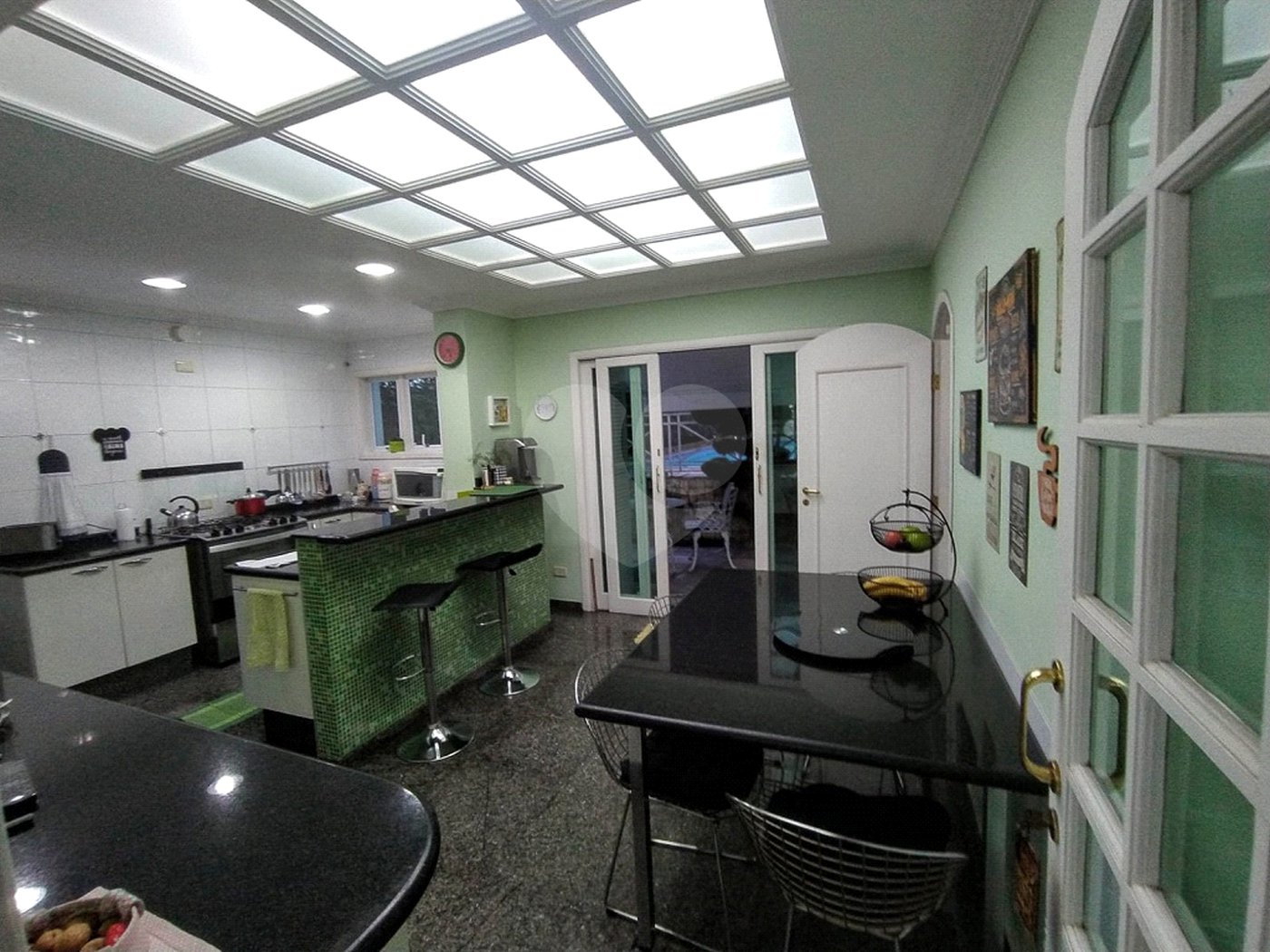 Sobrado à venda com 4 quartos, sendo 2 suítes, em Vila Paulicéia, São Paulo, SP
