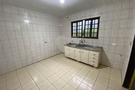 Chácara à venda com 3 quartos em Parque das Varinhas, Mogi das Cruzes, SP