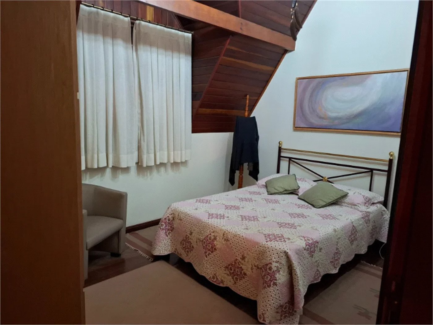 Sobrado à venda com 4 quartos, sendo 2 suítes, em Jardim Leonor, São Paulo, SP