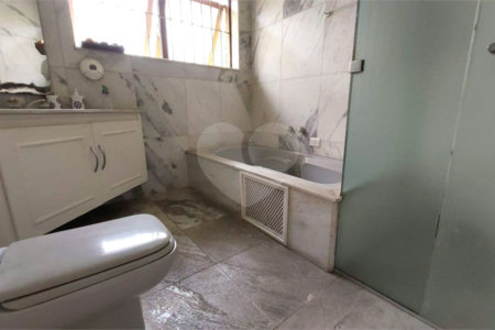 Casa à venda com 4 quartos, sendo 2 suítes,  em Vila Alexandria, São Paulo, SP