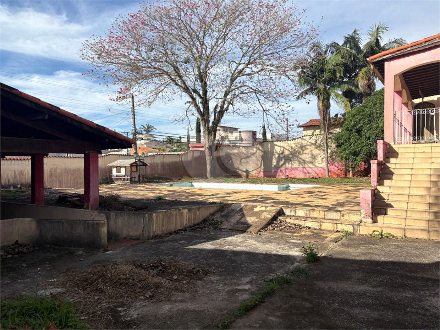 Casa à venda com 4 quartos, sendo 2 suítes,  em Vila Oliveira, Mogi das Cruzes, SP