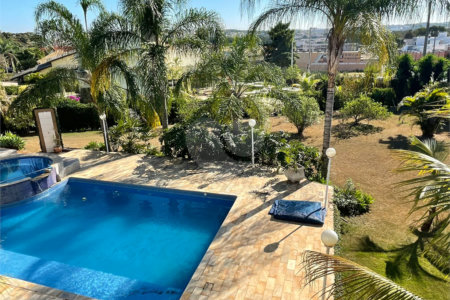 Casa à venda com 4 suítes no condomínio Haras Paineiras, Salto - SP
