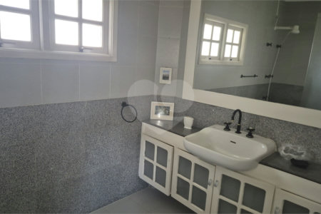 Casa à venda com 4 quartos, sendo 3 suítes,  no condomínio Chácara das Rosas, São Paulo - SP