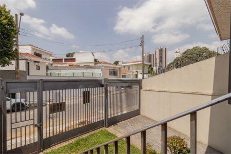 Casa Térrea à venda com 4 quartos, sendo 2 suítes, em Bosque da Saúde, São Paulo, SP