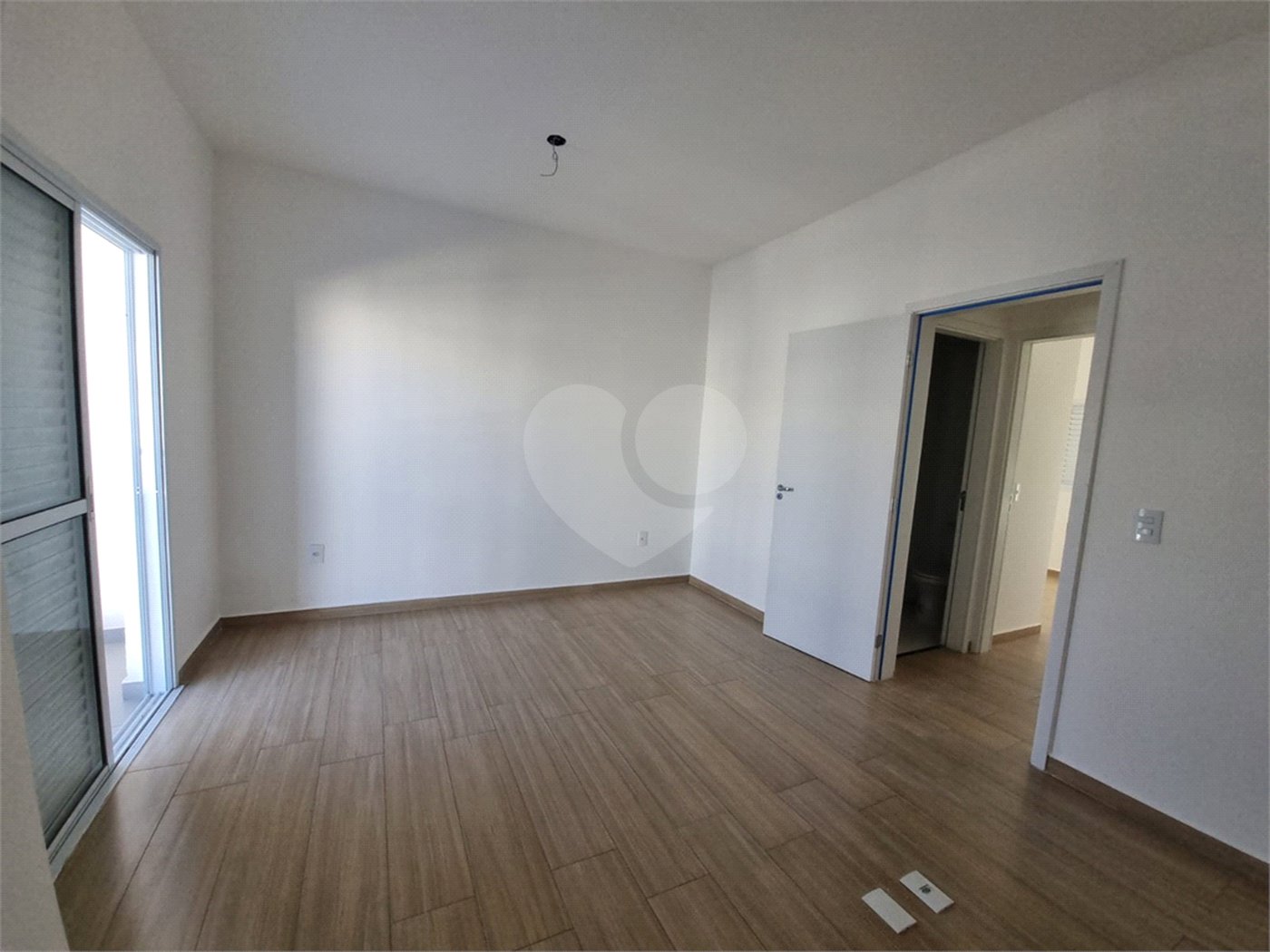 Casa à venda com 3 quartos, sendo 1 suíte, no condomínio Residencial Américo Figueiredo, Sorocaba - SP