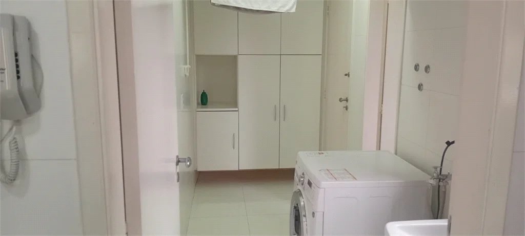 Apartamento à venda com 3 quartos, sendo 1 suíte,  em Vila Andrade, São Paulo, SP
