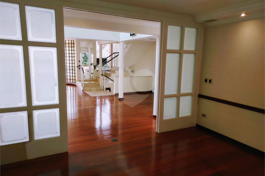 Casa à venda com 3 suítes no condomínio Chácara Francesa, São Paulo - SP