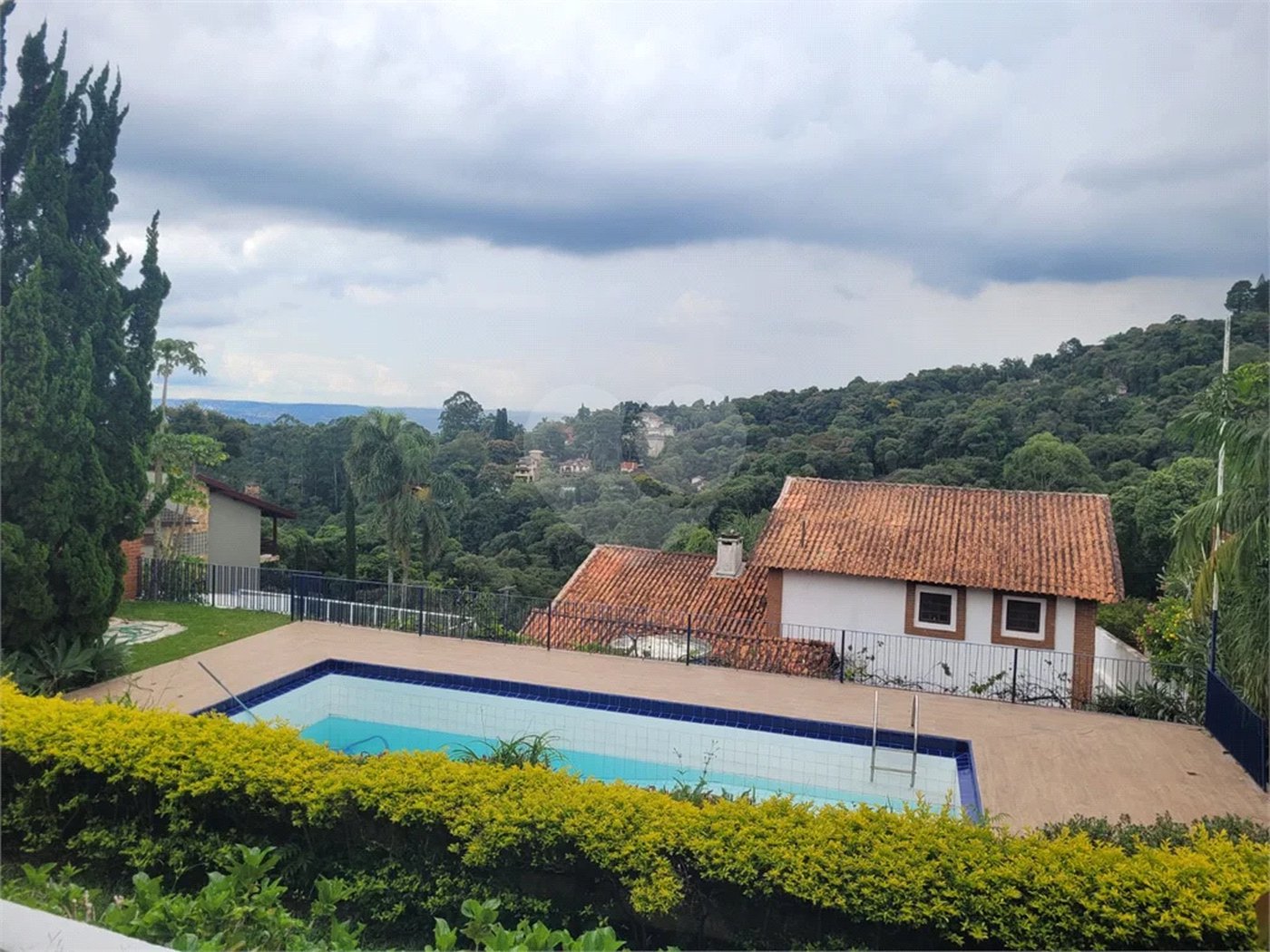 Casa para alugar com 3 quartos, sendo 1 suíte,  no condomínio Alpes da Cantareira, Mairiporã - SP