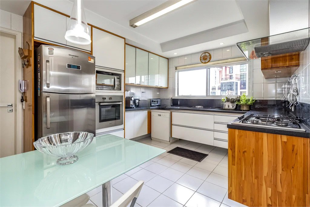 Apartamento à venda com 4 quartos, sendo 3 suítes,  em Real Parque, São Paulo, SP