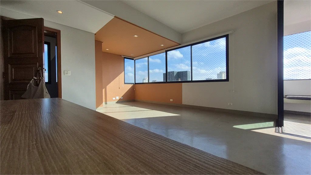 Apartamento à venda ou para alugar com 3 quartos, sendo 2 suítes, em Vila Romana, São Paulo, SP
