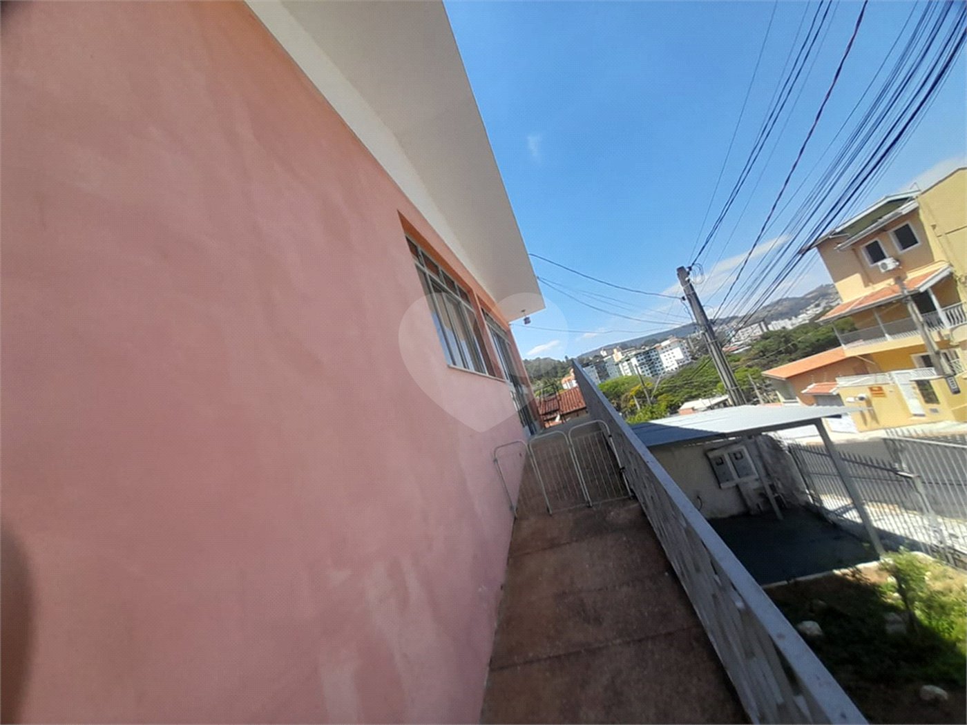 Casa à venda com 3 quartos, sendo 1 suíte, no Centro, Serra Negra, SP