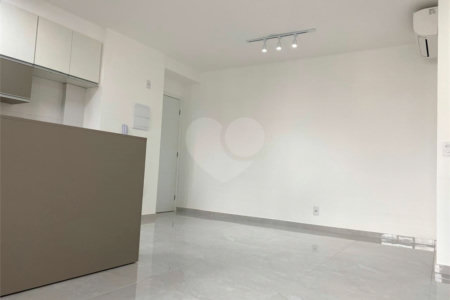 Apartamento à venda com 2 quartos, sendo 1 suíte,  em Jardim das Acácias, São Paulo, SP