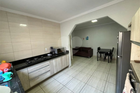 Casa à venda com 3 quartos, sendo 1 suíte, no Centro, Salto, SP