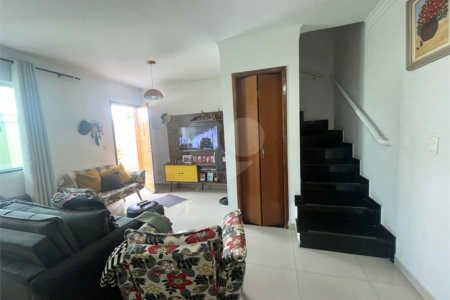 Casa à venda com 3 quartos, sendo 1 suíte,  no condomínio Capigaí, São Paulo - SP