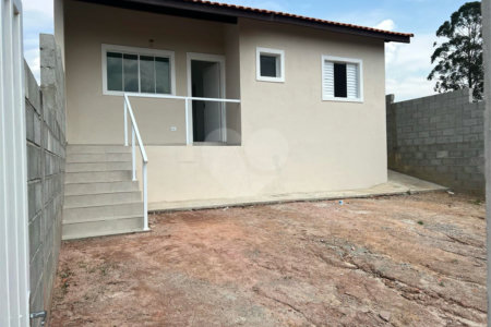 Casa à venda com 2 quartos, sendo 1 suíte, em Vila Vilma (mailasqui), São Roque, SP