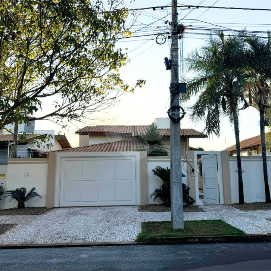 Casa à venda com 3 quartos, sendo 1 suíte, em Ipê, Três Lagoas, MS