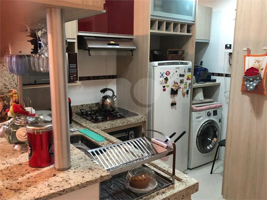 Apartamento em Bragança Paulista com 1 suíte, cozinha americana, varanda, 1 vaga garagem, área lazer com piscina e salão de festas