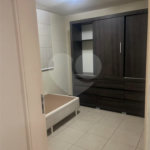 APARTAMENTO NO TÉRREO com Quintal.